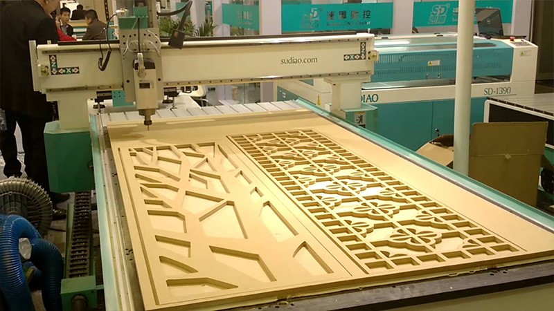 تولید درب و پنجره با دستگاه سی ان سی