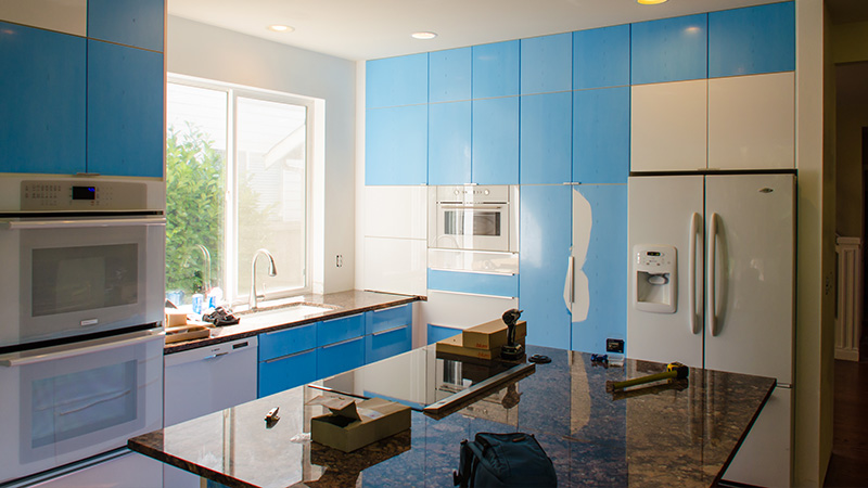 در طراحی کابینت از متریال های متفاوت بهره بگیرید